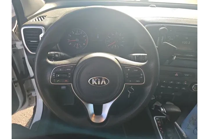 $9885 : Pre-Owned 2017 Sportage LX image 5