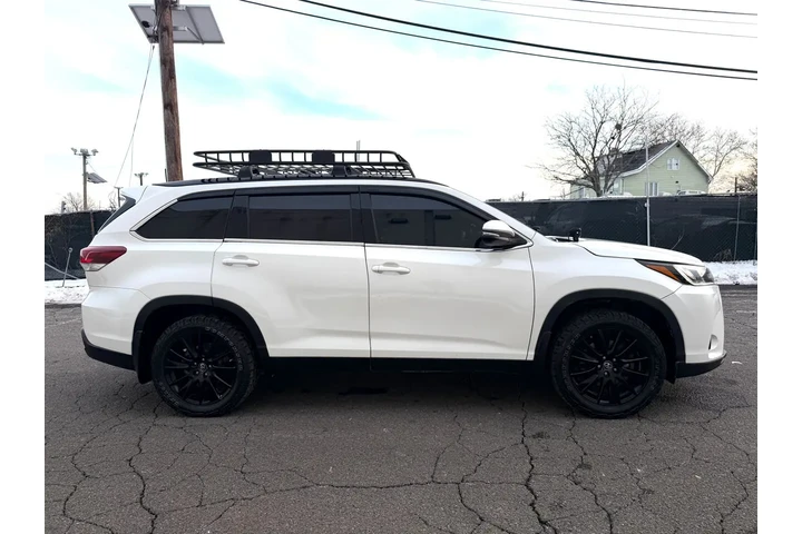 $20988 : 2019 Highlander XLE V6 AWD (N image 9