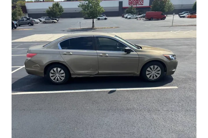 $11000 : 2010 Accord LX image 5