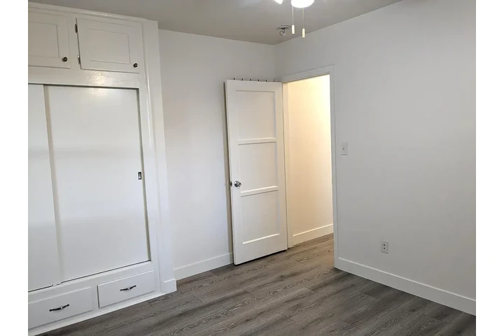 $2356 : COZY SECOND-FLOOR APARTMENT image 7