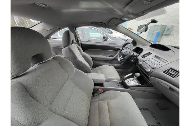 $9925 : Honda Civic 2010 LX 2dr Coup image 8