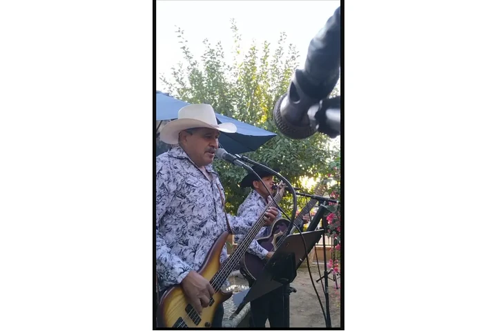 JUAN CORONA Y SU GRUPO NORTEÑO image 3