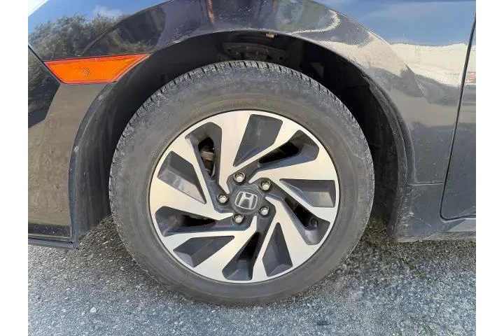 $11500 : Honda Civic 2017 LX 4dr Hatc image 9