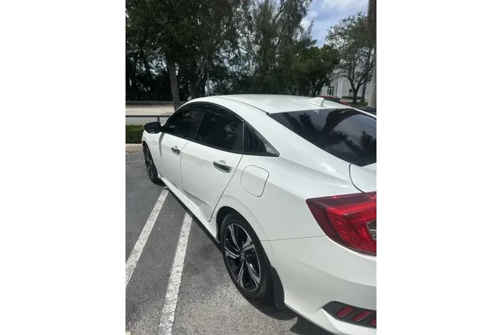 $17990 : Honda Civic 2017 Touring 4dr image 8
