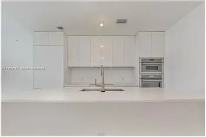 $10000 : Rental property with 3 bedro image 9