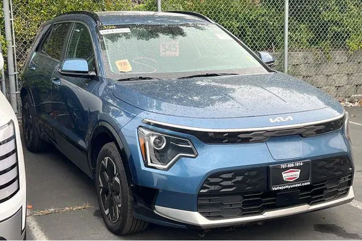 $27990 : Kia Niro EV 2025 Wind 4dr Cr image 1