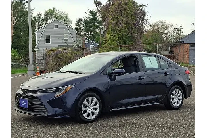 $20498 : Toyota Corolla 2024 LE 4dr S image 3