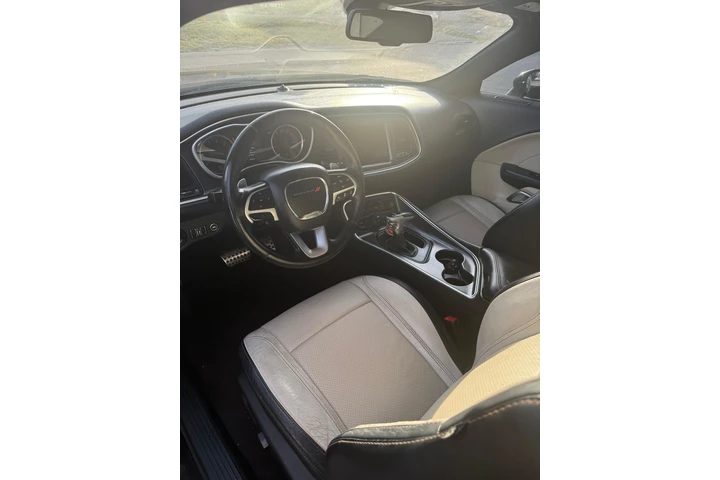 $12800 : Dodge challenger 2017 image 5