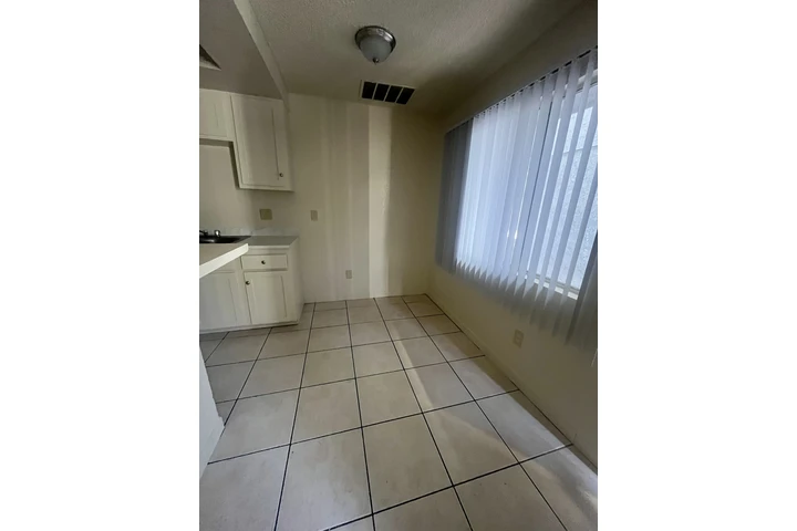 $1395 : 1 Recamara 1 Baño San Bernardi image 3