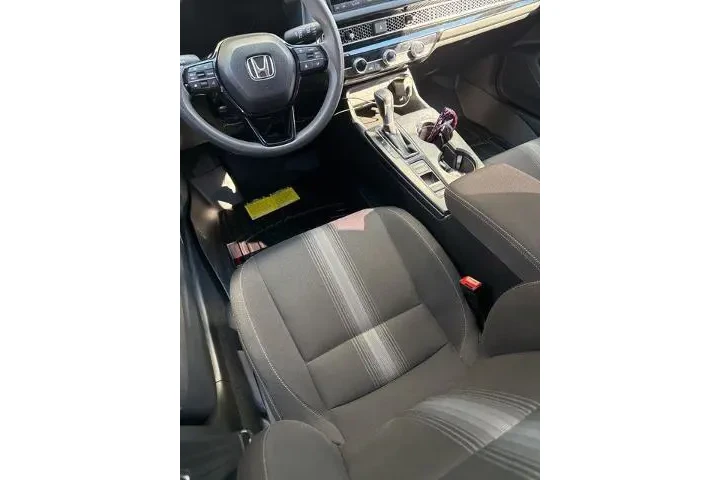 $21683 : Honda Civic 2024 LX 4dr Hatc image 8