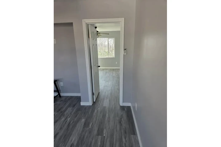 $1100 : Spacious 1BR 1BA $1100 image 3