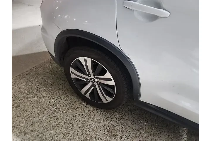 Mitsubishi Outlander Sport 2 image 5