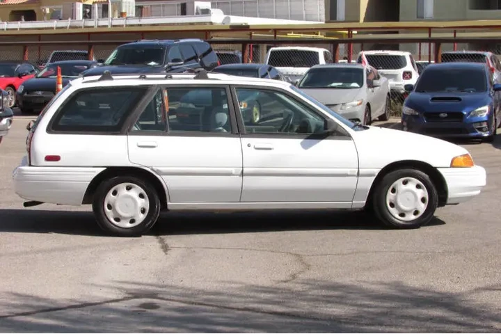 $2995 : 1995 Escort LX image 9