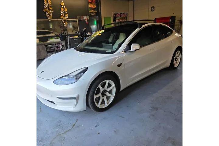 $23995 : 2019 Model 3 Mid Range image 5
