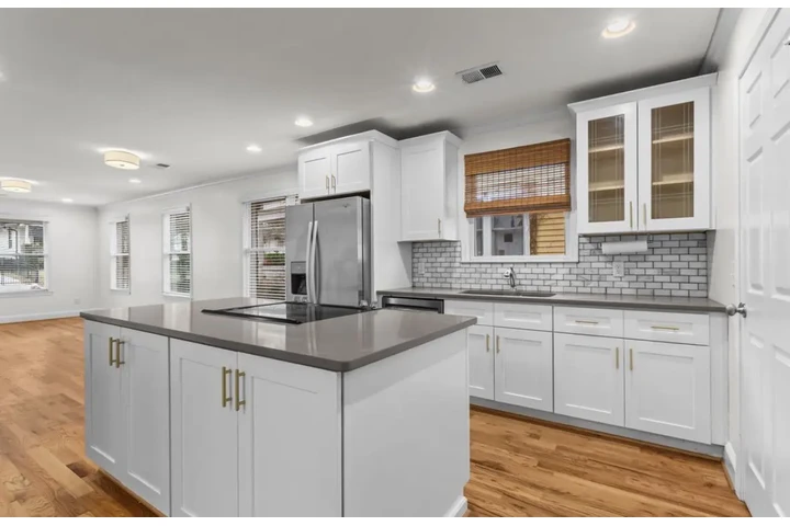 $1450 : 3Bed 2Bath House SW Atlanta image 4