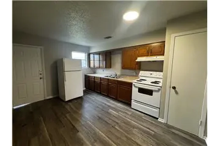 $750 : Rental property with 2 bedro image 10