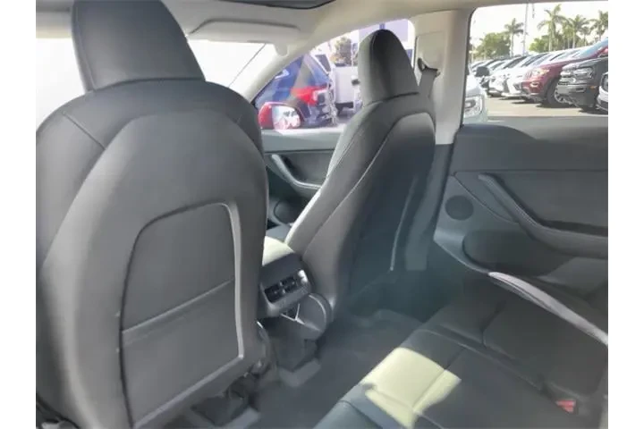 $28429 : Tesla Model Y 2022 AWD Long image 9