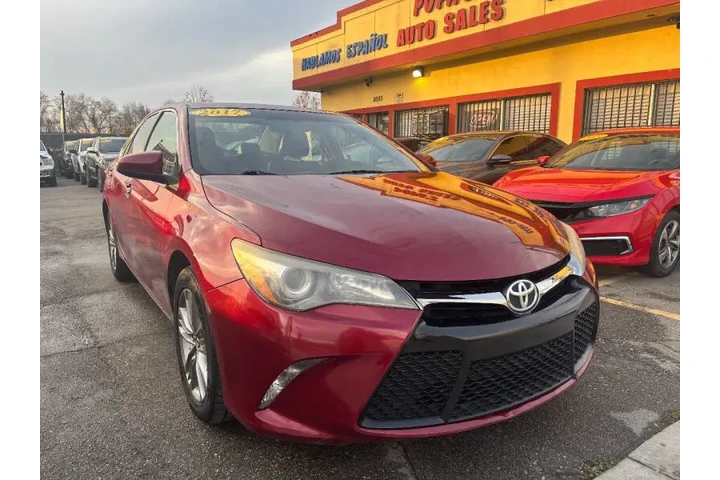 2017 Camry SE image 1