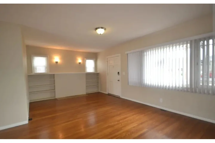 $2150 : Available 2Bed 1Bat in LA image 1