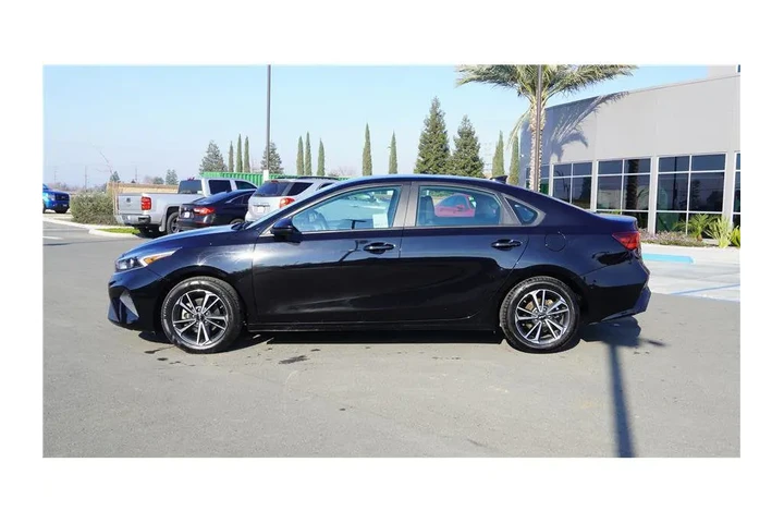 $16250 : 2023 Forte LXS image 8