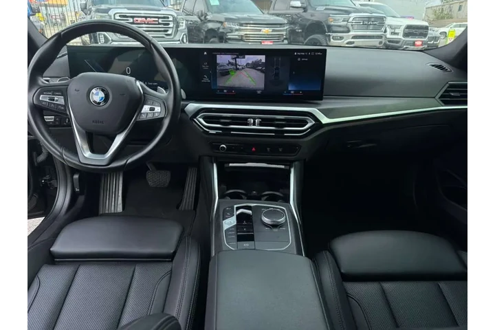 2024 BMW 3-Series 330i image 8