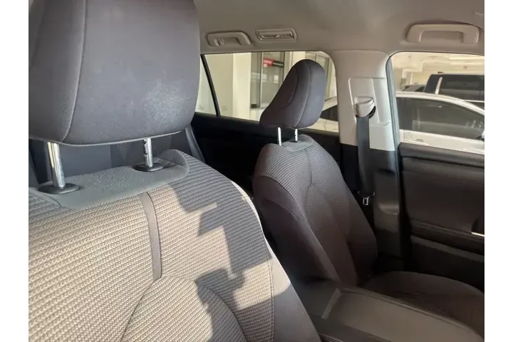 $27793 : Toyota Highlander 2023 LE 4d image 9