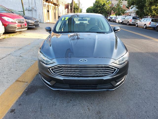 2017 Fusion SE image 8