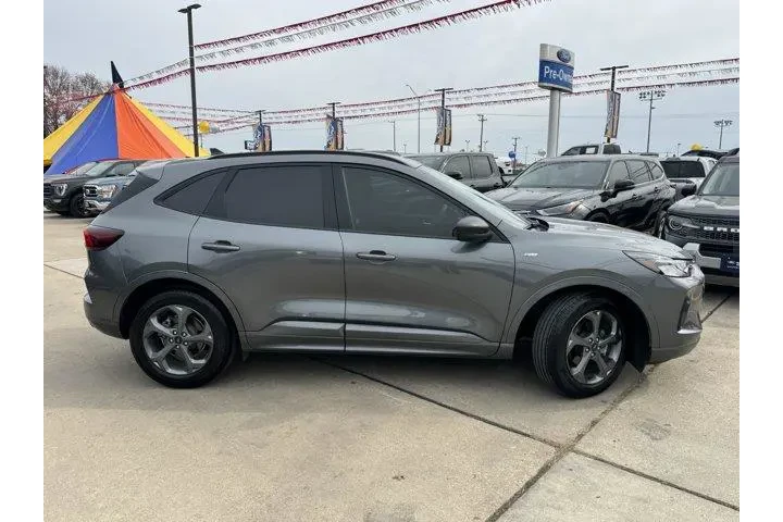 $28999 : Ford Escape 2023 ST-Line 4dr image 4