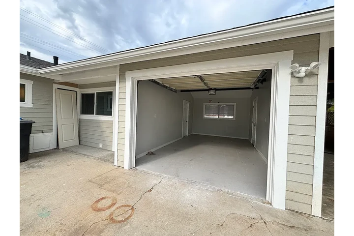 $1050 : 3 Recamaras 1 Baño image 2