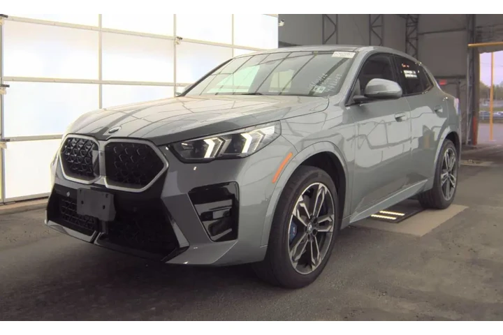 $36477 : BMW X2 2025 AWD xDrive28i 4d image 1