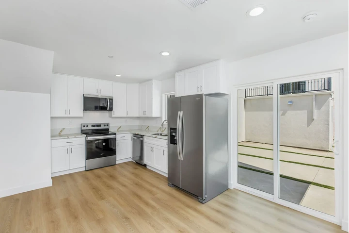$2949 : FOR RENT 9611 S Hobart Blvd image 8