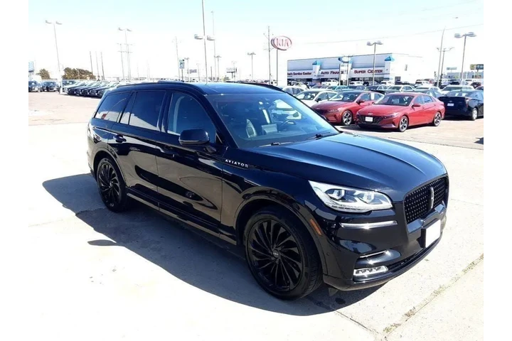 $39995 : 2022 Aviator Reserve image 4