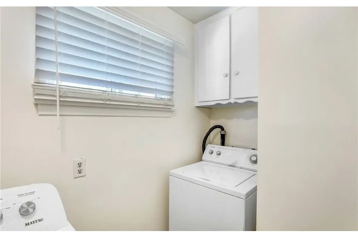 $2000 : 2 Bedroom House in South Gate image 8