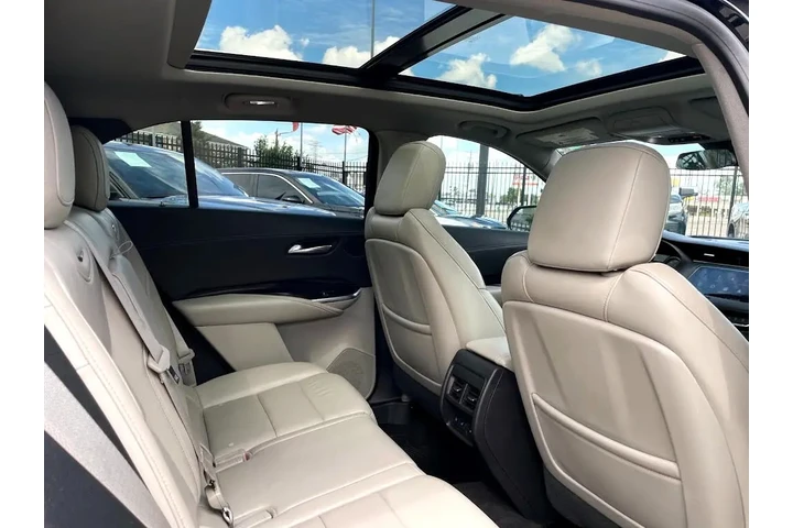 2019 XT4 FWD 4dr Premium Luxu image 9