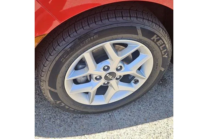 $15888 : Kia Soul 2023 LX 4dr Crossov image 9