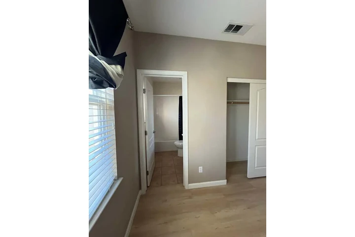 $1400 : Se renta cuarto image 5