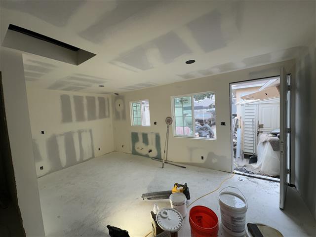 Drywall tapping Chuy image 8