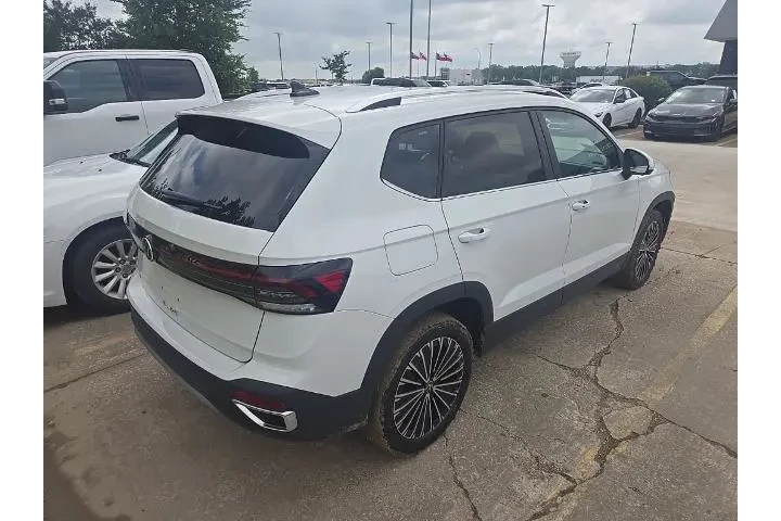 $24991 : Volkswagen Taos 2026 SE 4dr image 3