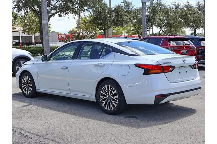 $16990 : Nissan Altima 2023 2.5 SV 4d image 6
