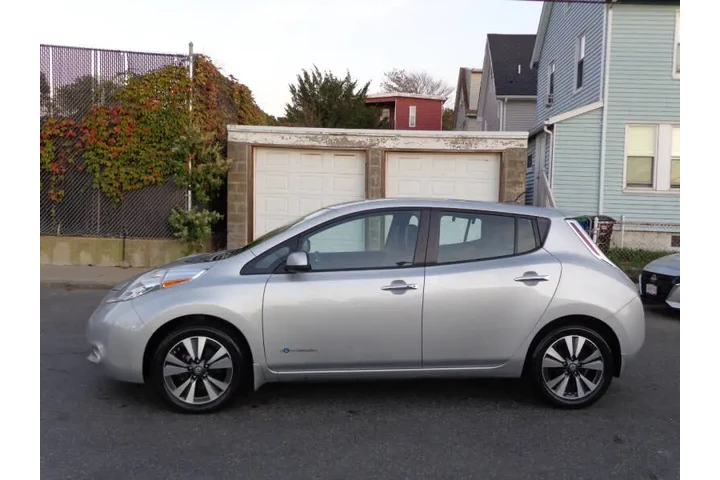 $9950 : 2017 LEAF SL image 6
