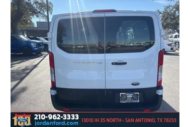 $31824 : Ford Transit 2024 250 3dr SW image 5