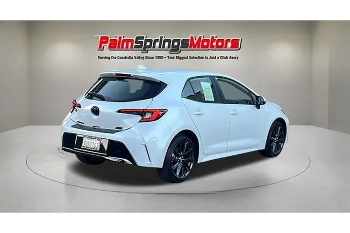 $27175 : Toyota Corolla Hatchback 202 image 4