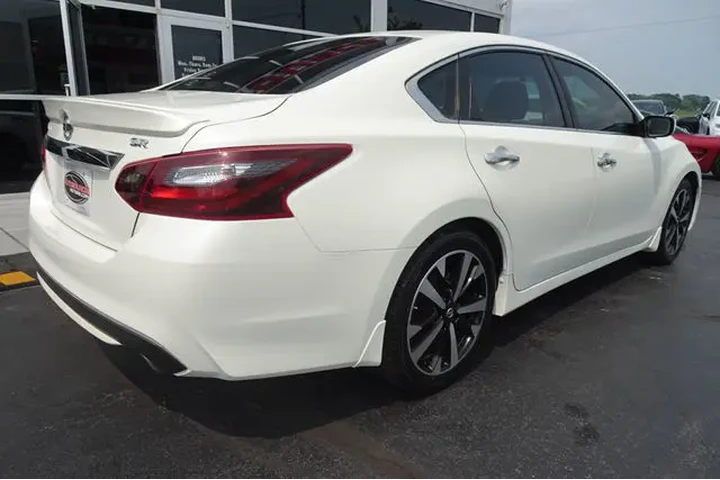 2018 Altima image 8