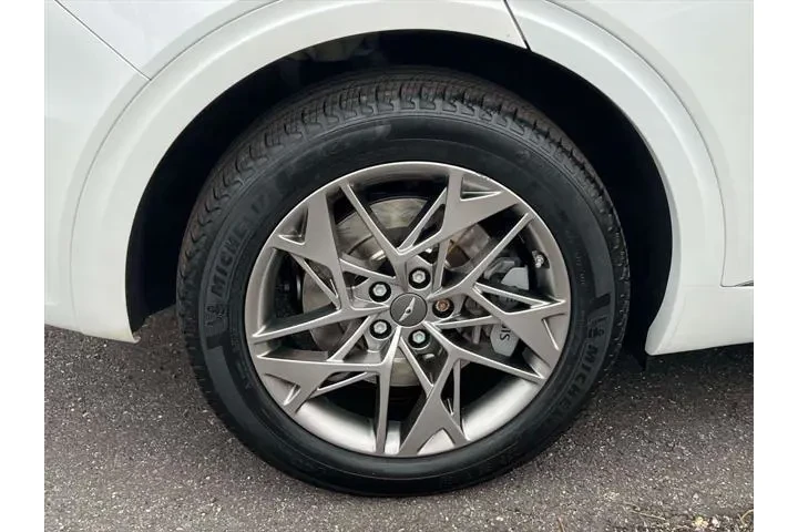 $33930 : Genesis GV70 2023 AWD 2.5T S image 9