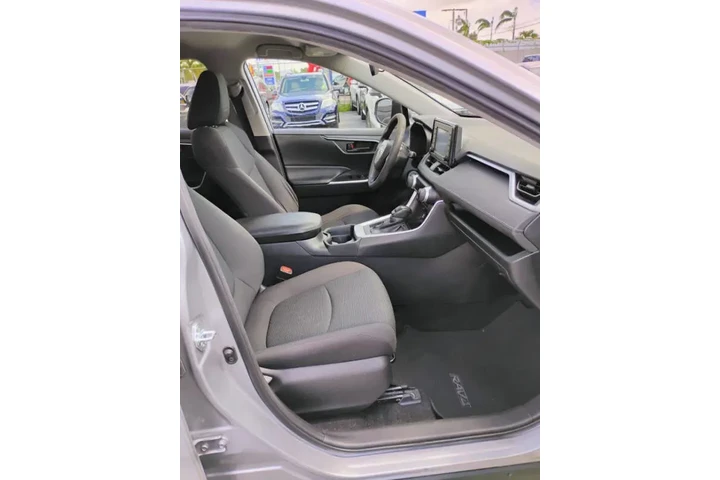 $15000 : 2021 RAV4 LE image 10