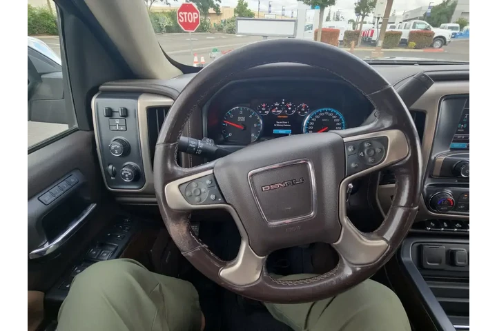 $25000 : GMC Sierra 1500 2018 4x4 Den image 10