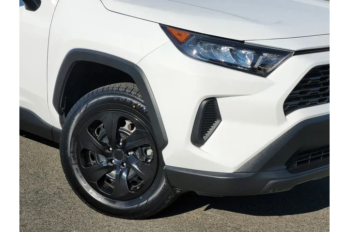 $26984 : Toyota RAV4 2022 AWD LE 4dr image 9