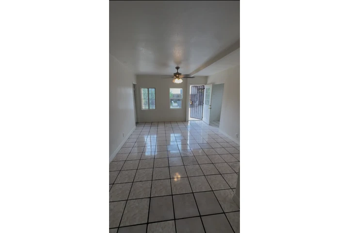 $2700 : Casa de renta image 2