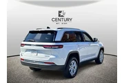 $31500 : Jeep Grand Cherokee 2023 4x4 thumbnail