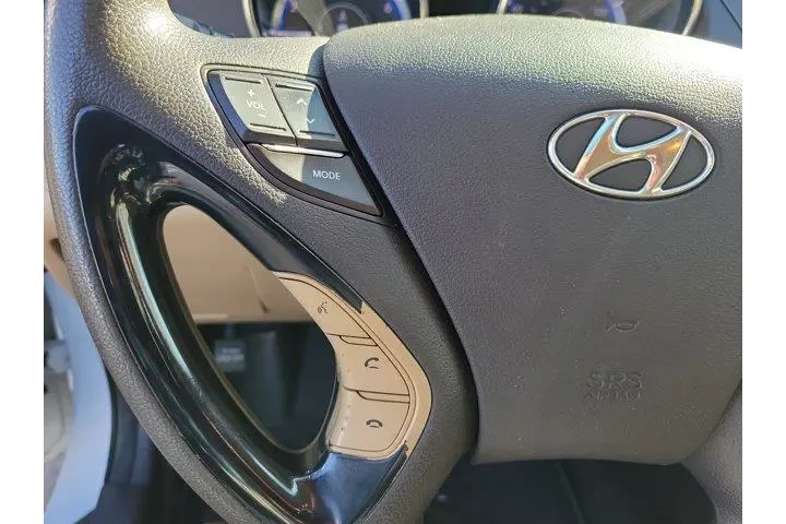 $8000 : Hyundai SONATA 2012 GLS 4dr image 5
